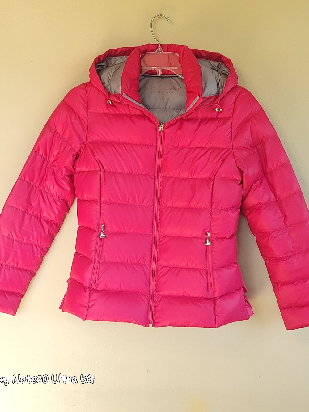• Betsey Johnson Pink Ruffle Back Puffer Jacket Lightweight Down Coat Medium M